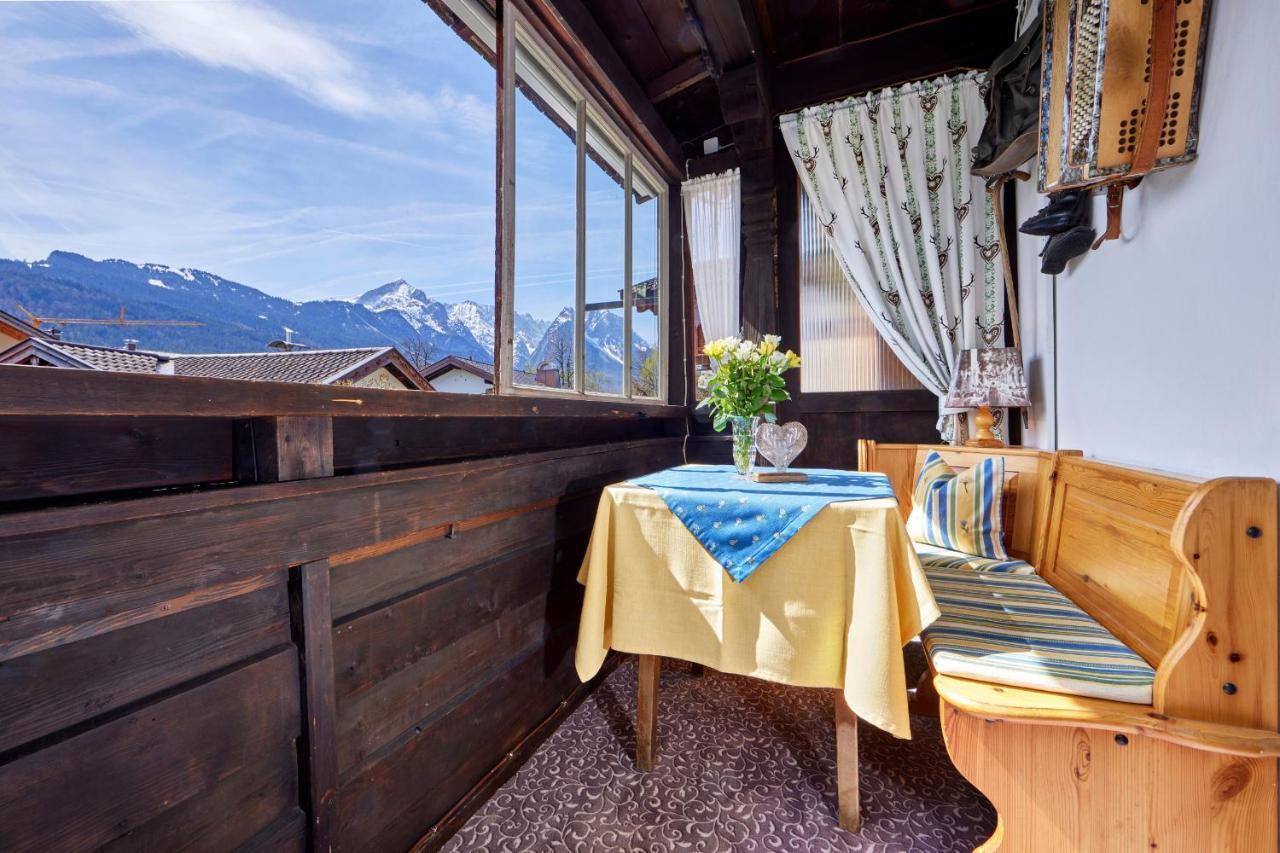 Gaestehaus Angela Garmisch-Partenkirchen Exterior photo