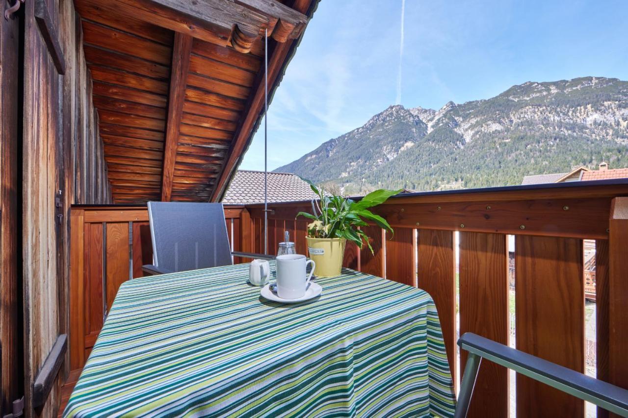 Gaestehaus Angela Garmisch-Partenkirchen Exterior photo